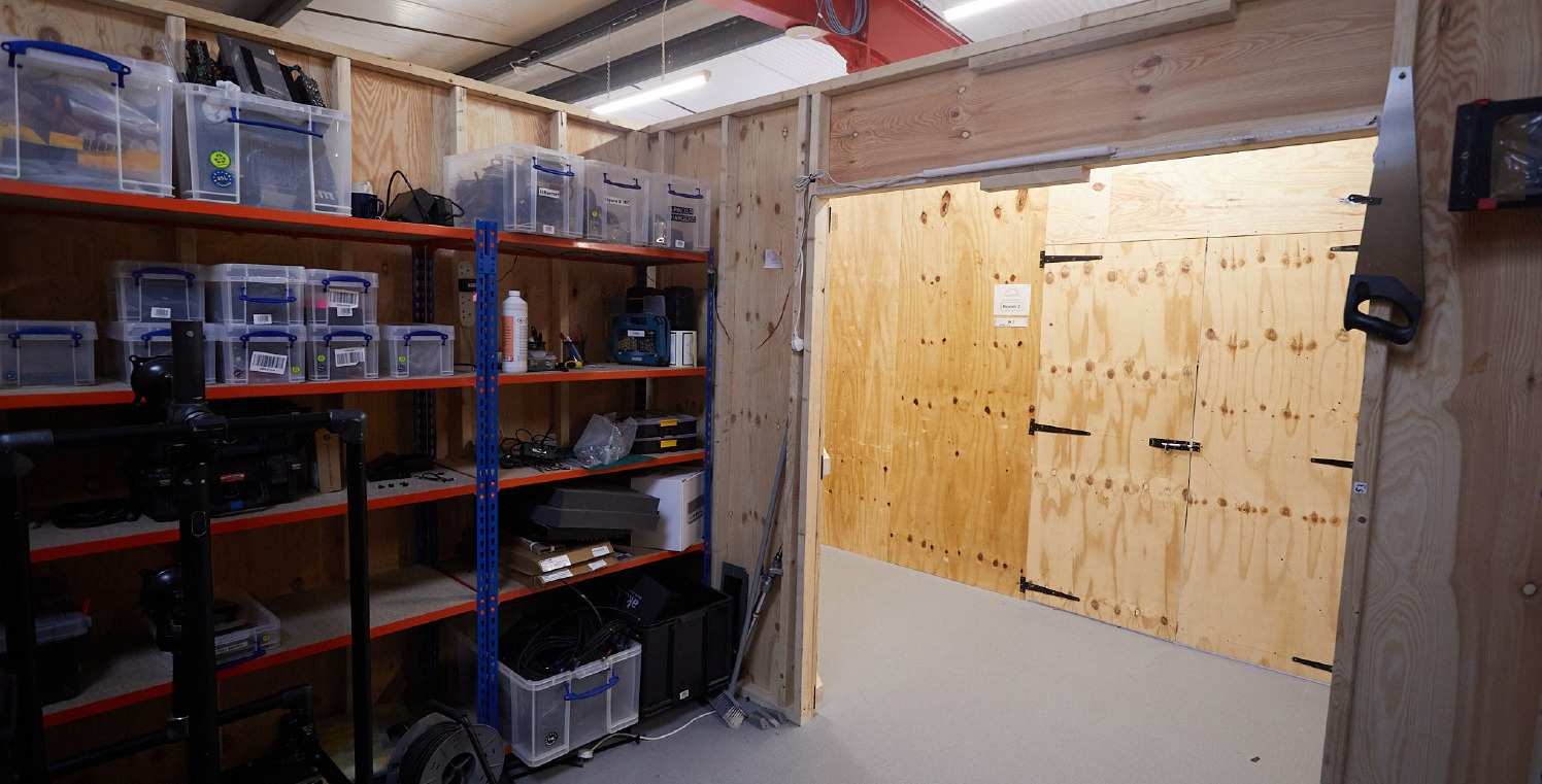Cineark-kit-storage-self-storage-unit-racking-boxes
